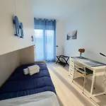 아파트 Garden Apartment- Near