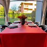 아파트 Garden Apartment- Near 코모