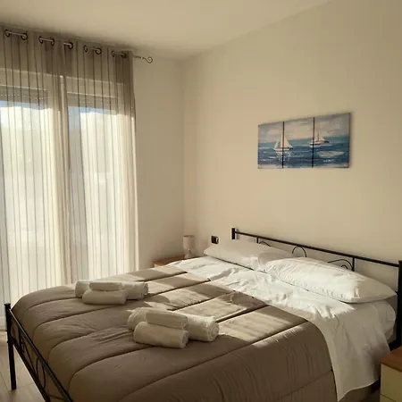 Garden Apartment- Near 아파트 *
