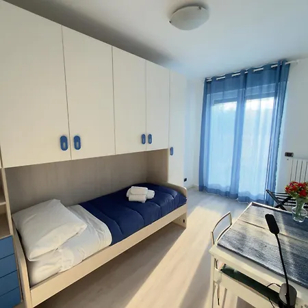 Garden Apartment- Near 아파트