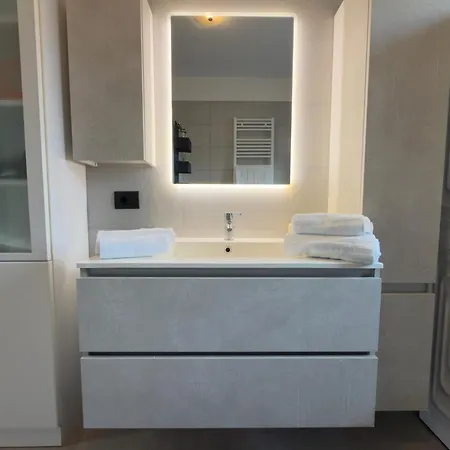 아파트 Garden Apartment- Near 코모
