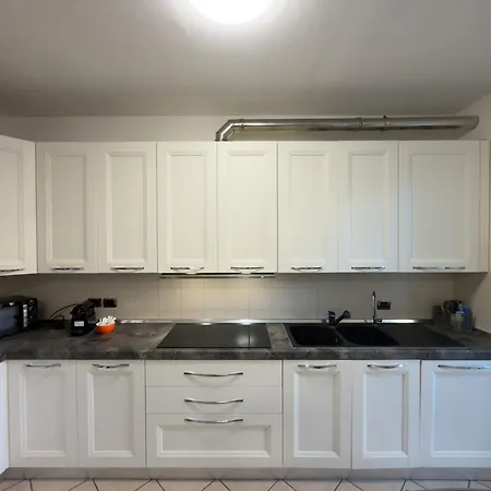 Garden Apartment- Near 아파트 코모