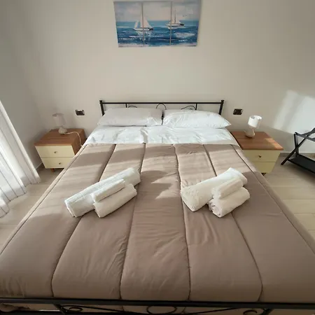 Garden Apartment- Near Como