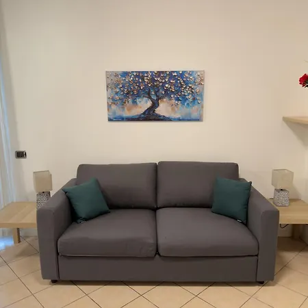 Garden Apartment- Near Apartment Como