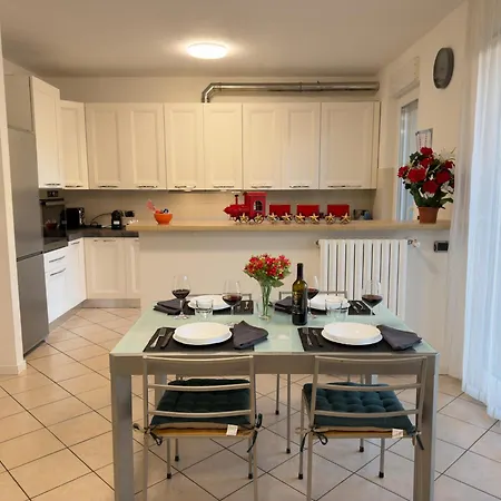 Garden Apartment- Near Appartement *